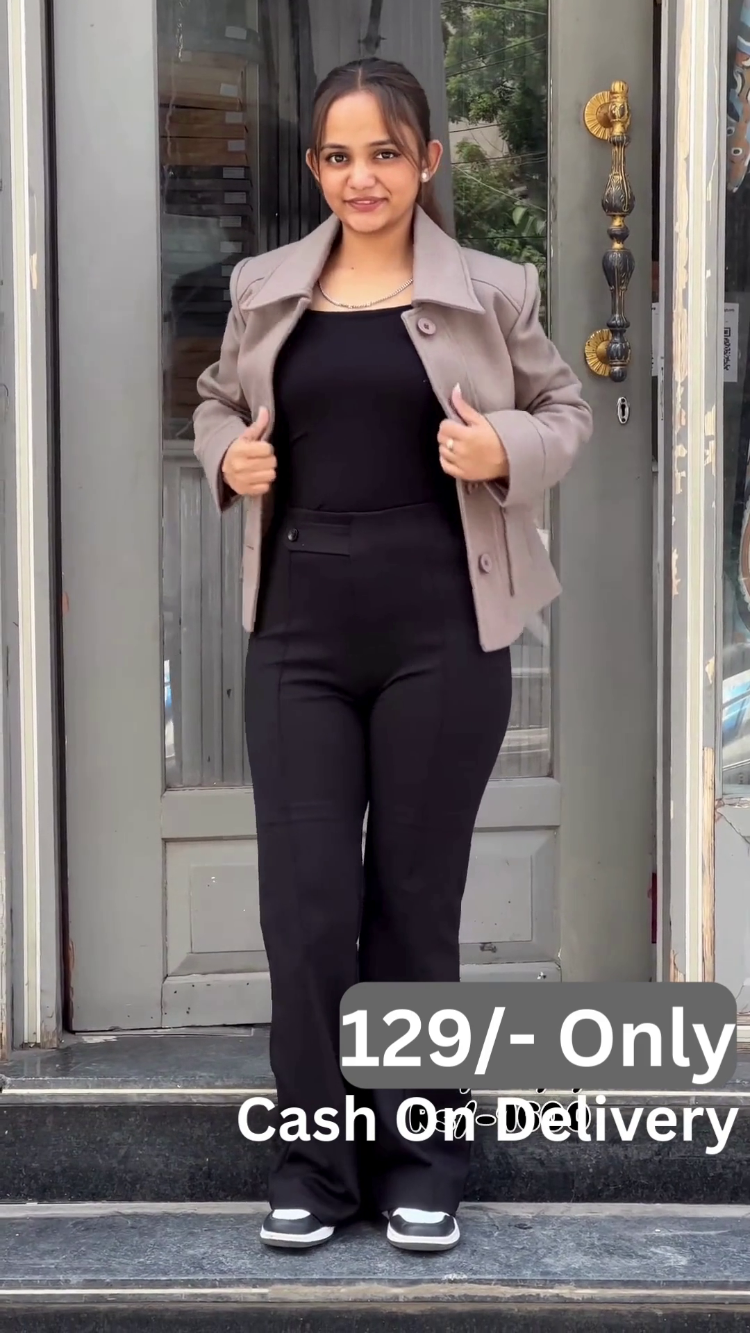 Metro Ease: Brown Jacket & Monochrome Base Ensemble - Image 9