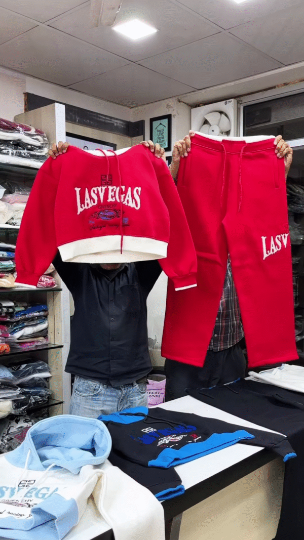 🔥 Stylish White & Red Tracksuit Set – Perfect Blend of Comfort & Fashion ❤️👟