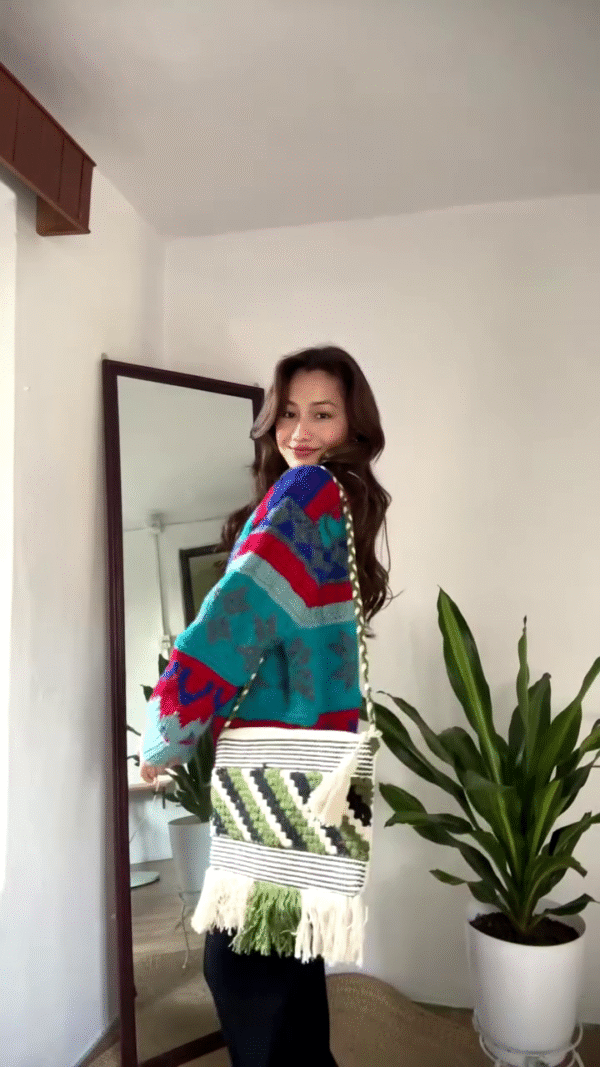 ๐งถ Bold & Cozy โ The Ultimate Cardigan Season Essential ๐โ๏ธ