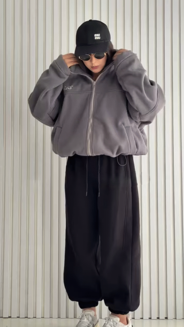 🖤 Effortless Streetwear Vibes – Gray & Black Luxe Comfort Set ⚡👟