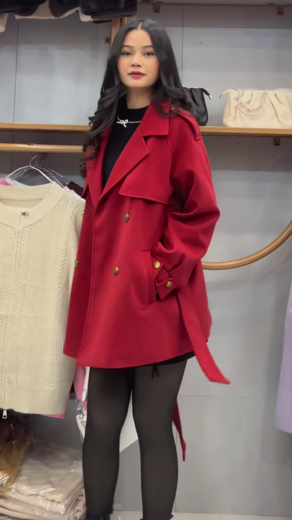 🍷 Elegance in Motion – The Classic Green & Black Ensemble 🌿🖤