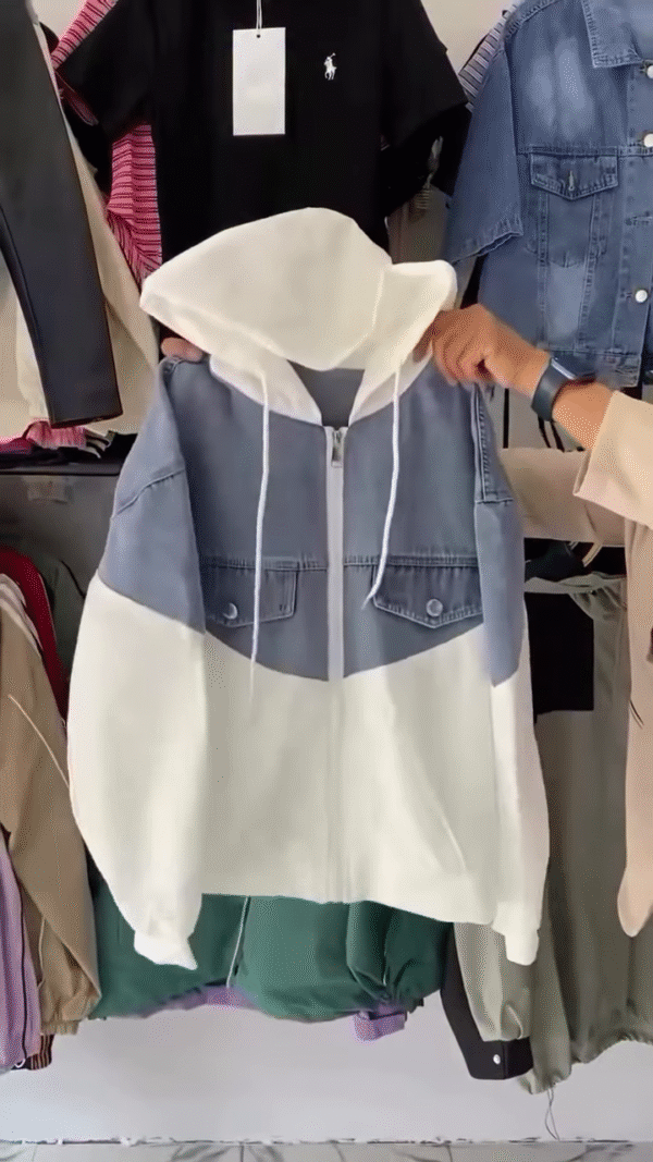 🖤 Streetwear Charm – Two-Tone Hoodie with Denim Vibes ✨