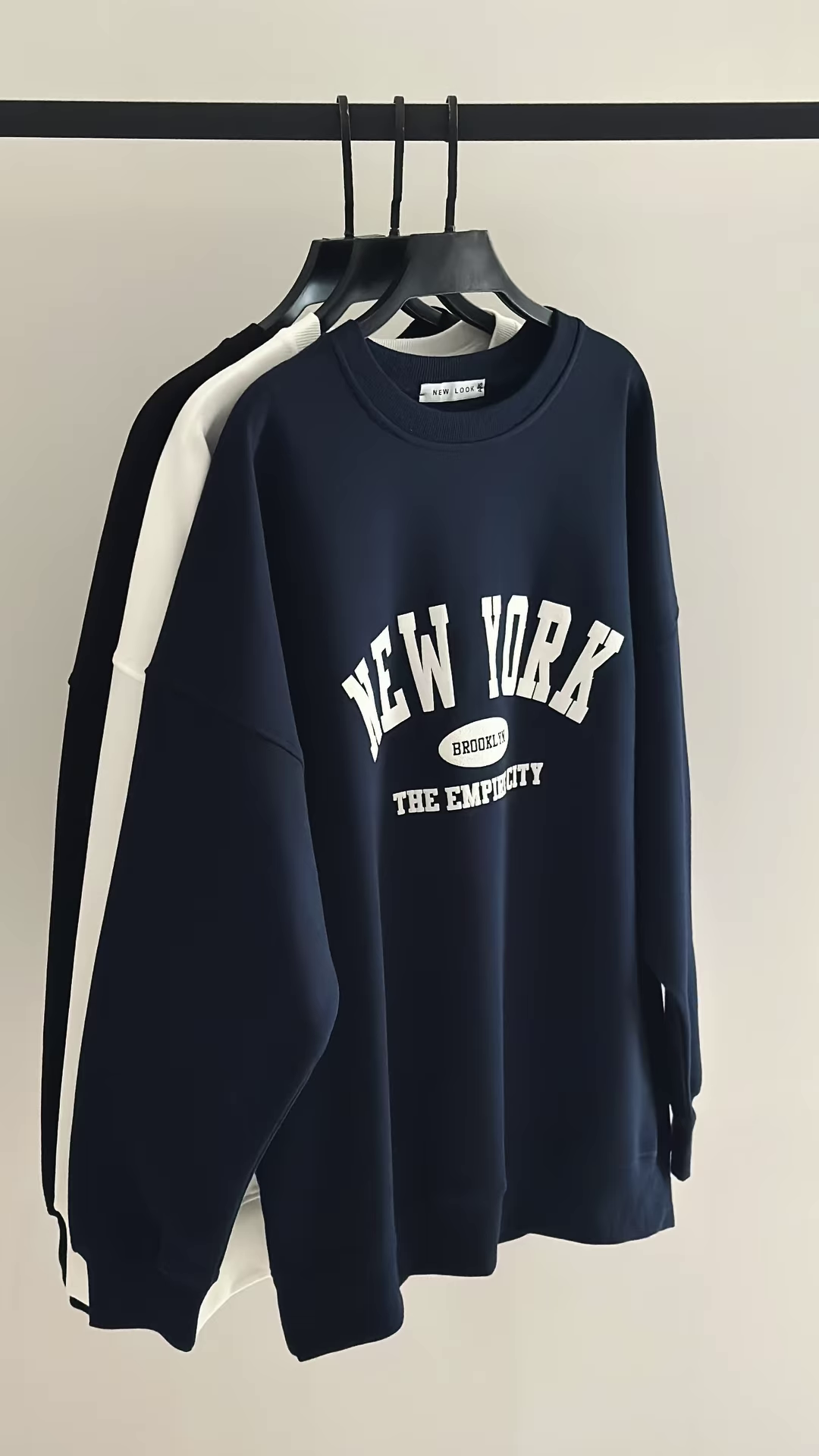 ✨ Urban Classic – Oversized Printed Sweatshirt 🖤 - Image 3