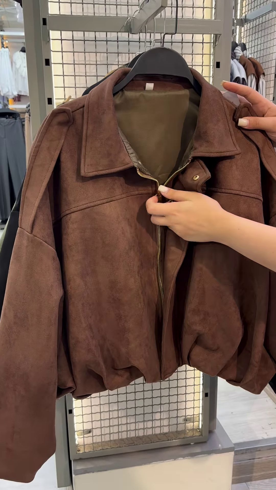 🧥 Timeless Suede Charm – Autumn & Winter Jacket 🍂❄️ - Image 3